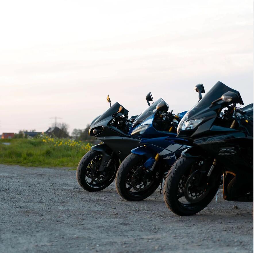 Discovery splash banner for /r/motorfietsen Discord server